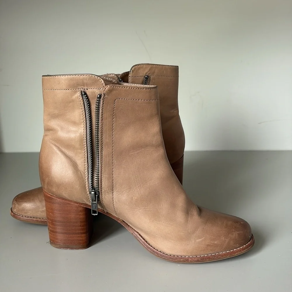 Frye Addie Double Zip Boot Size 9.5 B